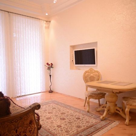 Apartment For Rent On Deribasovskaya Street Odesa Exterior foto