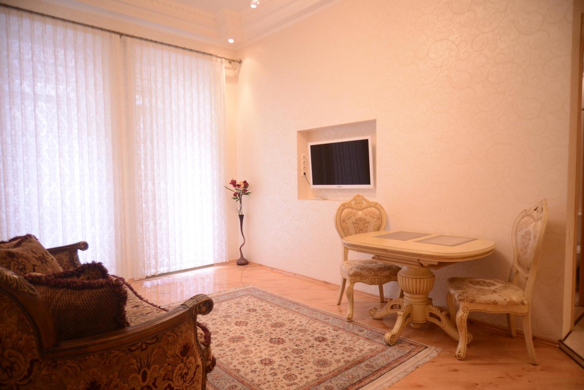 Apartment For Rent On Deribasovskaya Street Odesa Exterior foto