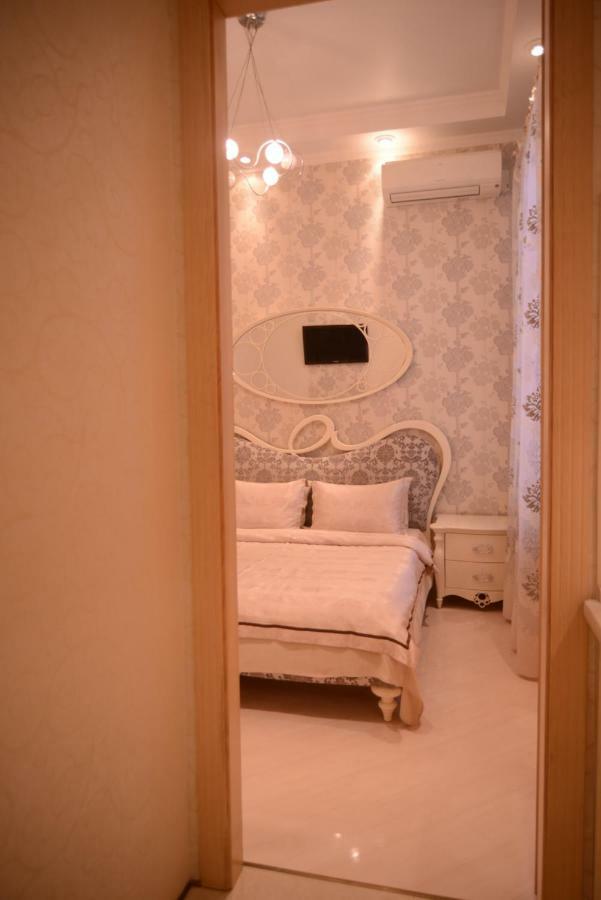 Apartment For Rent On Deribasovskaya Street Odesa Exterior foto