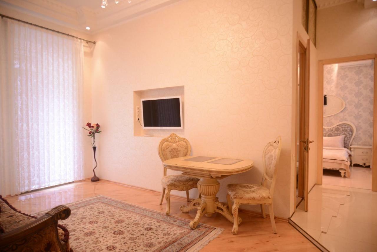 Apartment For Rent On Deribasovskaya Street Odesa Exterior foto