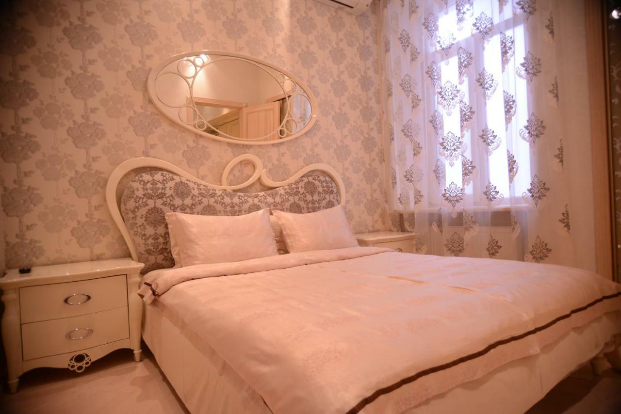 Apartment For Rent On Deribasovskaya Street Odesa Exterior foto